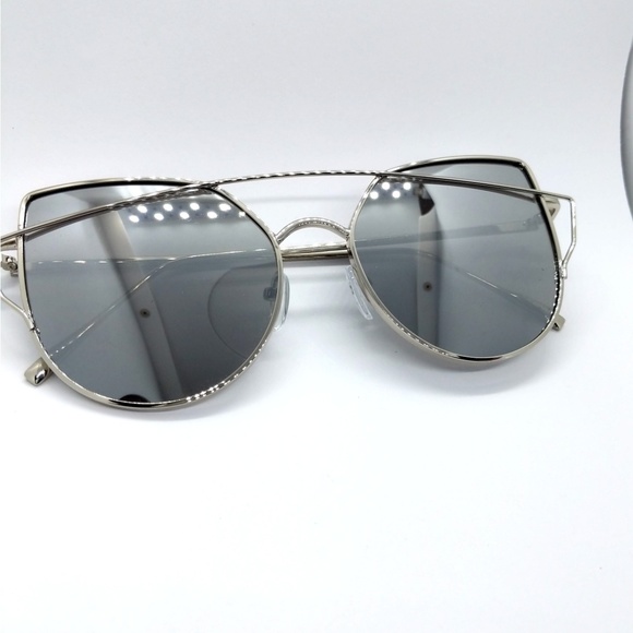 Accessories - Nwt Cat Eye Sunnies